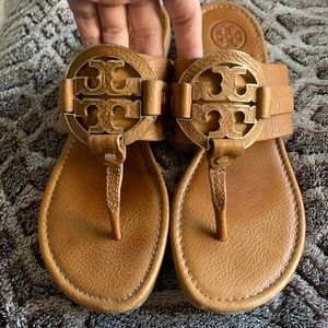 Tory Burch Benton flat sandals in Camel, sz 8.5